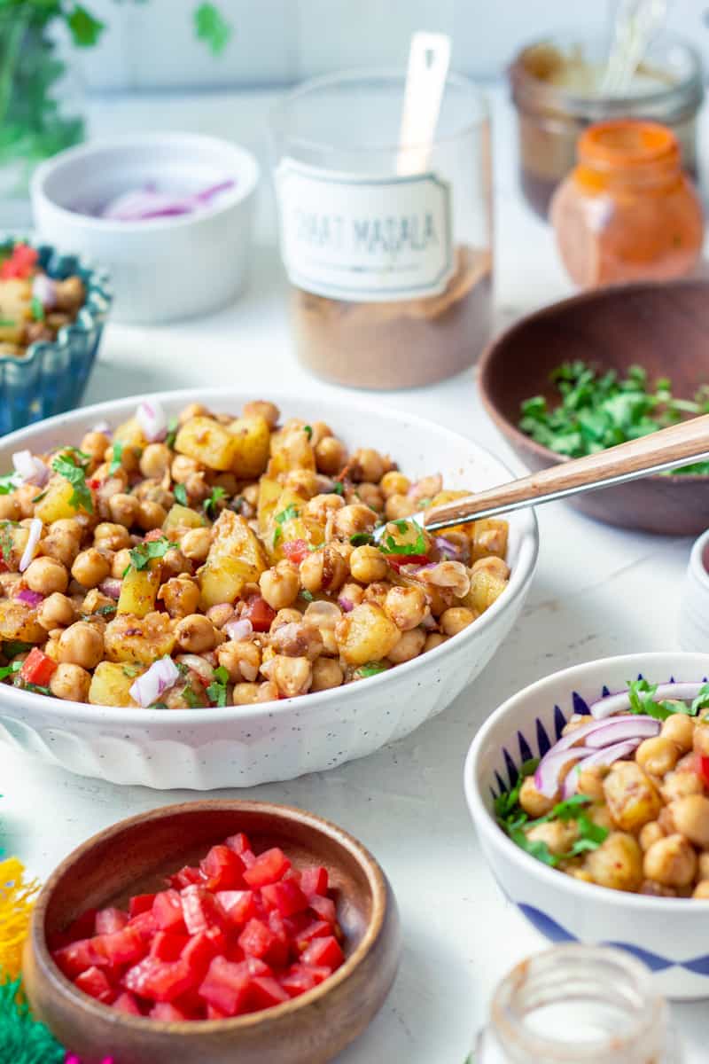 https://www.flourandspiceblog.com/chana-chaat-easy-recipe/